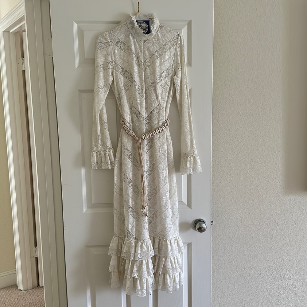 White lace dress with seashell belt